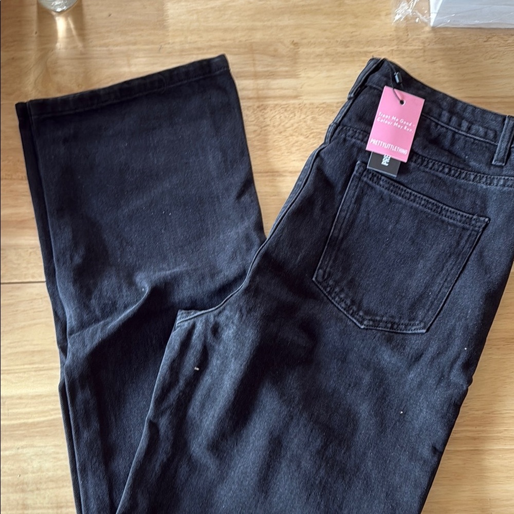 PrettyLittleThing Black Straight Jeans Classic Style